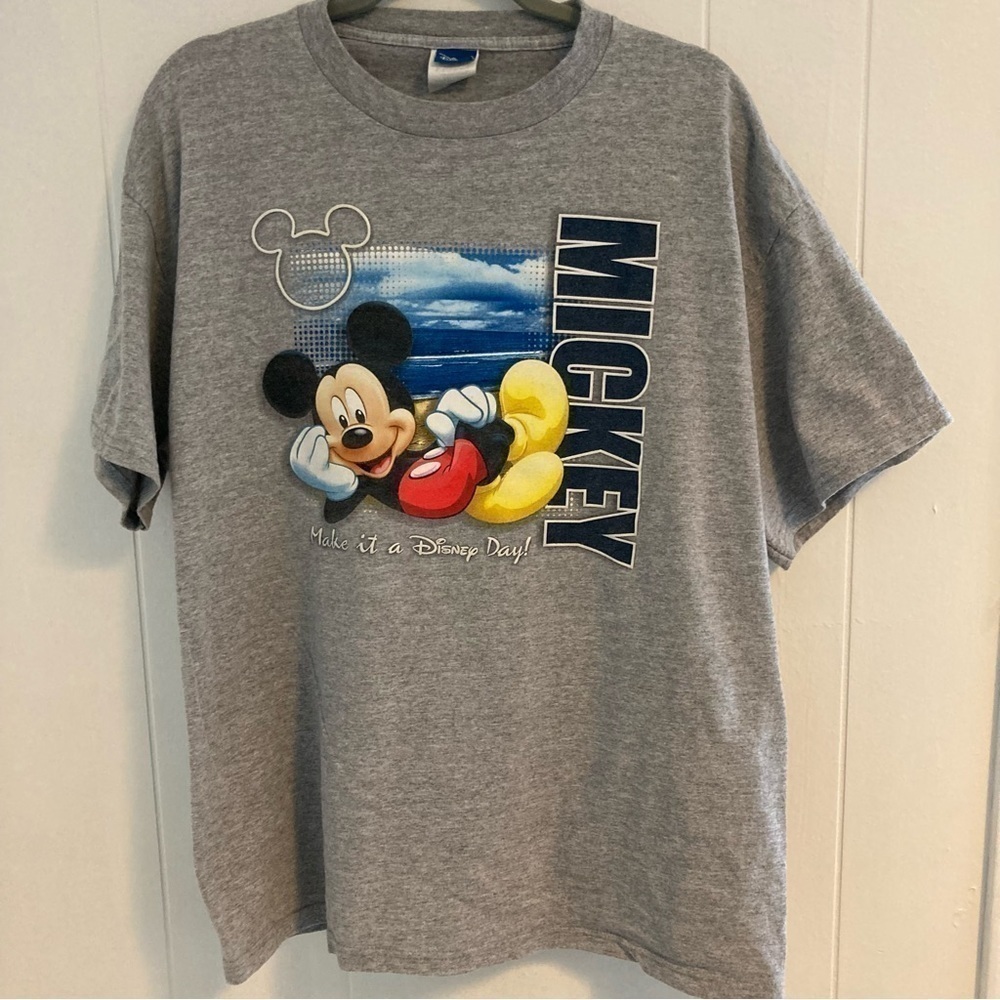 Disney Mickey Mouse Graphic T-Shirt Size Large Short Sleeve Gray. - Picture 3 of 5